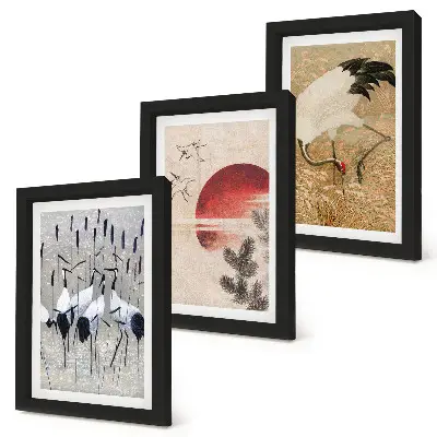 Billedvæg med japanske traneillustrationer i japandi-landskabsstil