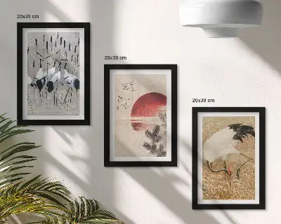 Billedvæg med japanske traneillustrationer i japandi-landskabsstil