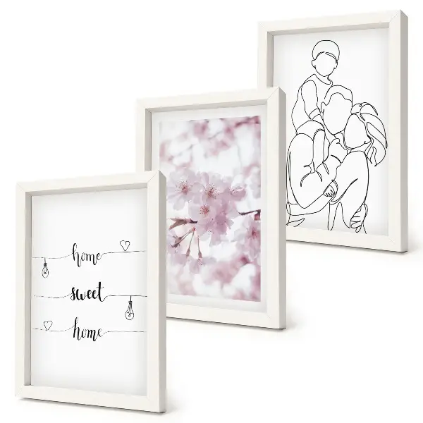 Billedvæg med blomster og familie i minimalistisk design