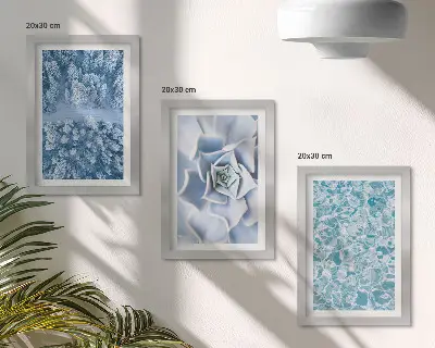 Moderne billedsæt med motiv af vinterskov med blå blomster og vandoverflade