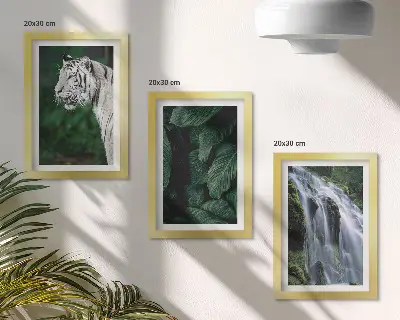 Billedvæg med hvide tigerblade og vandfald i naturlige omgivelser