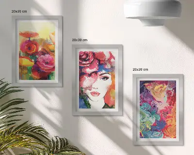 Pakke med billeder og rammer blomster i intense farver og abstrakt portræt af en kvinde