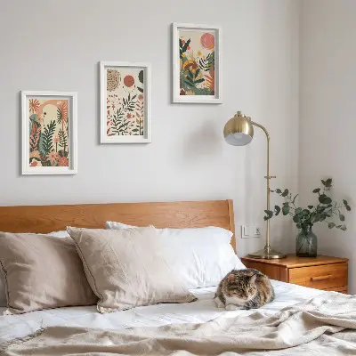Billedvæg med vintage plantemønstre i pastelfarver