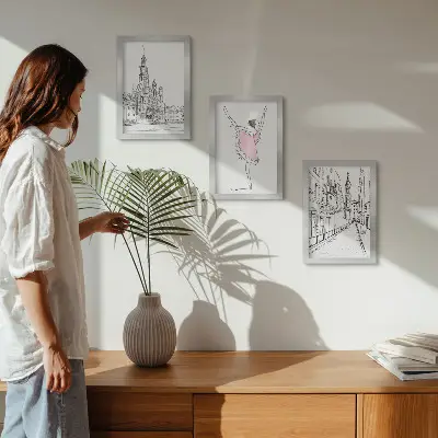 Billedvæg med stilfulde motiver af dansende ballerinaer og arkitektur