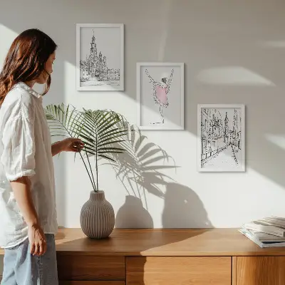 Billedvæg med stilfulde motiver af dansende ballerinaer og arkitektur