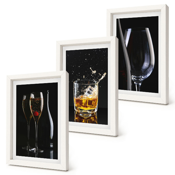 Billedvæg Glas vin og whisky på en sort baggrund
