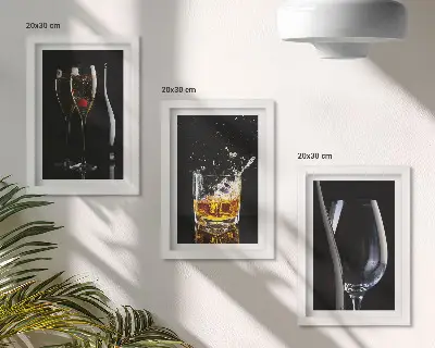 Billedvæg glas med vin og whisky på sort baggrund
