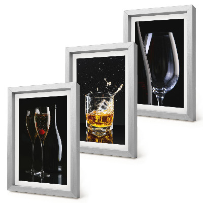 Billedvæg Glas vin og whisky på en sort baggrund