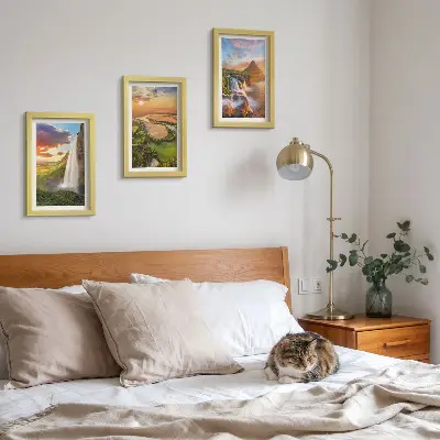 Billeder og rammer med naturmotiver af vandfald, bjerglandskaber og solnedgange