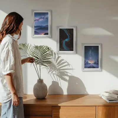 Billedvæg nattehimmel med bjergkløft og vinterlandskab