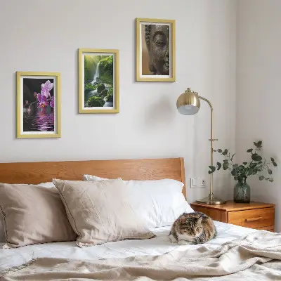 Billedrammer med motiv blomster i vandfald med grønne klipper og Buddha