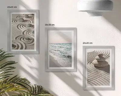 Billedvæg med rolige bølger af sand og vand samt sten på stranden