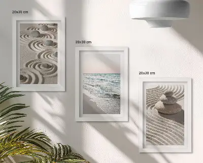 Billedvæg med rolige bølger af sand og vand samt sten på stranden