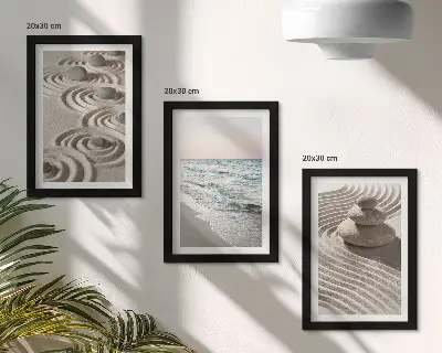 Billedvæg med rolige bølger af sand og vand samt sten på stranden