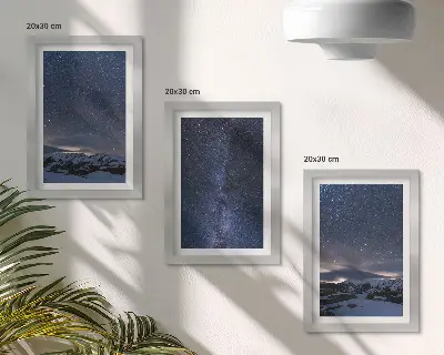 Billedsæt moderne nattehimmel med stjerner og bjerglandskab