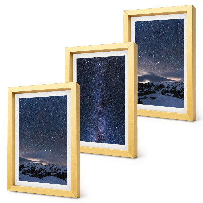 Moderne billedsæt Nattehimmel med stjerner og et bjerglandskab