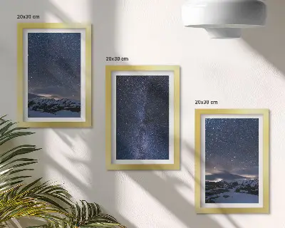 Billedsæt moderne nattehimmel med stjerner og bjerglandskab