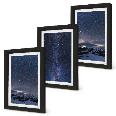 Moderne billedsæt Nattehimmel med stjerner og et bjerglandskab