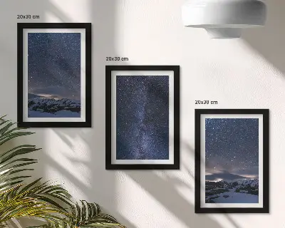 Billedsæt moderne nattehimmel med stjerner og bjerglandskab