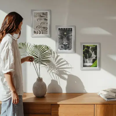 Billedvæg med fredfyldt naturmotiv af sten, vandfald og Buddha