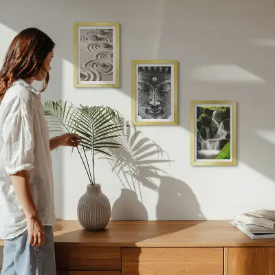 Billedvæg med fredfyldt naturmotiv af sten, vandfald og Buddha