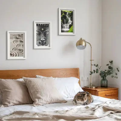 Billedvæg med fredfyldt naturmotiv af sten, vandfald og Buddha