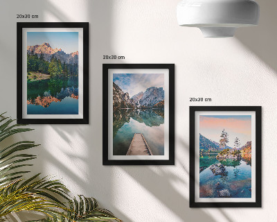 Pakke med billeder og rammer Bjergsøer med refleksioner i vandet og skoven