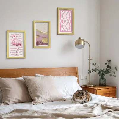 Pakke med billeder og rammer lyserøde flamingoer med pastel bjerglandskab og Chill bogstaver