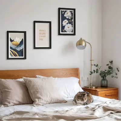 Moderne billedsæt med abstrakte bjergblomster og inspirerende bogstaver