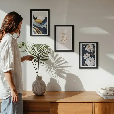Moderne billedsæt med abstrakte bjergblomster og inspirerende bogstaver