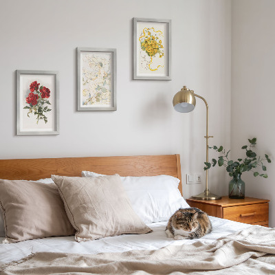 Moderne billedsæt Røde roser, hvid figur, gule blomster i en vase