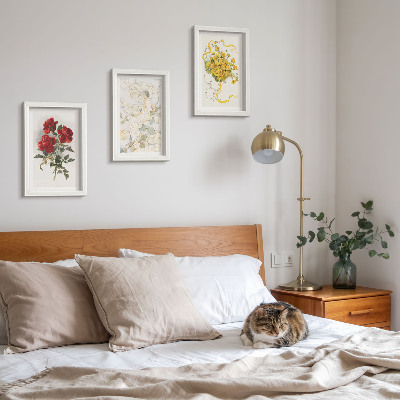Moderne billedsæt Røde roser, hvid figur, gule blomster i en vase
