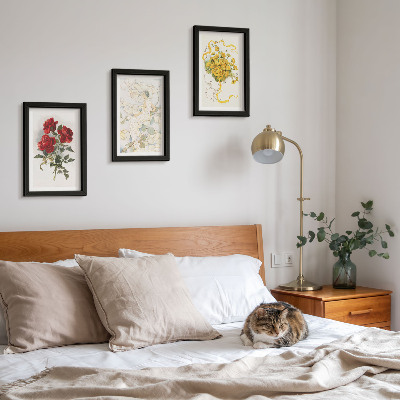 Moderne billedsæt Røde roser, hvid figur, gule blomster i en vase