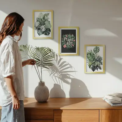 Billeder med rammer tropiske planter med Plant Lady-tekst i grøn
