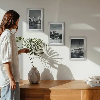 Moderne billedsæt med broer og byarkitektur i grå nuancer