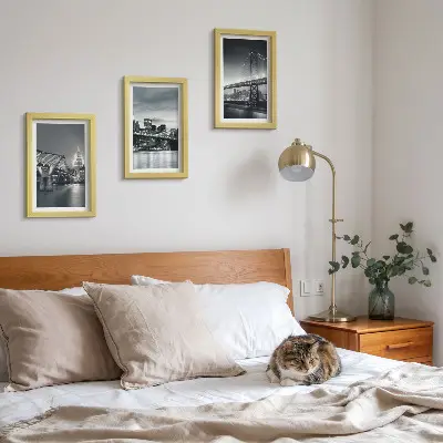 Moderne billedsæt med broer og byarkitektur i grå nuancer