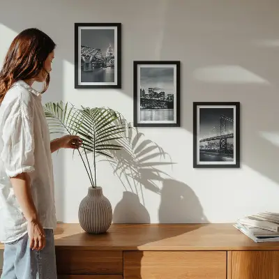 Moderne billedsæt med broer og byarkitektur i grå nuancer