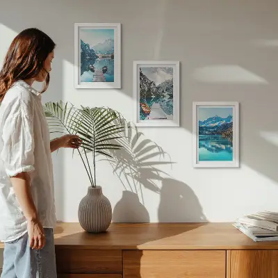 Billedvæg med bjergsøer pakke med rammer og motiver af både og refleksioner i vandet