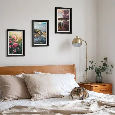 Moderne billedsæt med motiver af blomster i haven, bjerge og en rolig vandoverflade