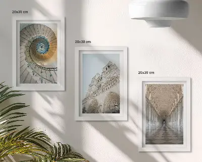 Billedvæg med motiv af katedralens vindeltrappe, facade og flisebelagt korridor