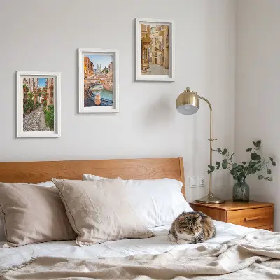 Moderne billedsæt med motiv af charmerende gader og springvand i malerisk arkitektur