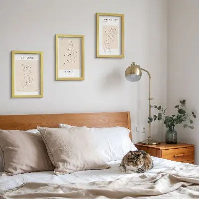 Pakke med billeder og rammer lineære silhuetter af kvinder i minimalistisk stil