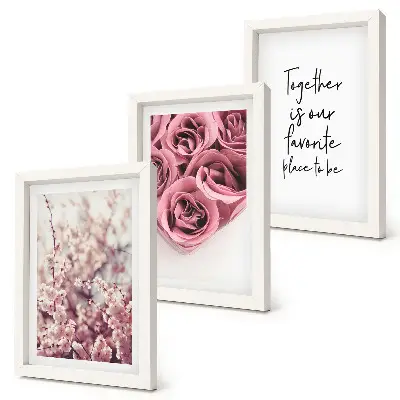 Billedvæg med motiv af blomster, rosenbuketter og hjemmelavet indskrift