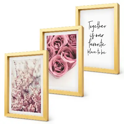 Billedvæg med motiv af blomster, rosenbuketter og hjemmelavet indskrift