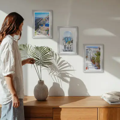 Moderne billedsæt med udsigt over græsk arkitektur i Oia på Santorini