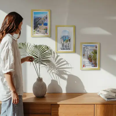 Moderne billedsæt med udsigt over græsk arkitektur i Oia på Santorini