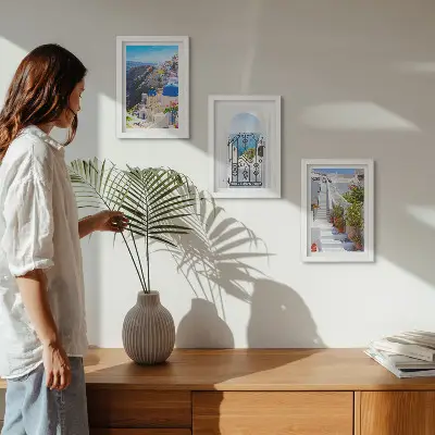 Moderne billedsæt med udsigt over græsk arkitektur i Oia på Santorini