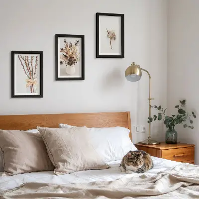 Blomster og grene i minimalistisk naturstil pakke med billeder og rammer