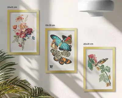 Billeder og rammer med motiver af blomster, sommerfugle og en fugl i pastelfarver