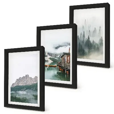 Billedvæg med motiv af bjerge, sø, sommerhus og tåge i skoven